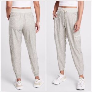 Athleta Women’s Venture Printed Jogger Pant 6P Petite Gray / Ivory NWT
